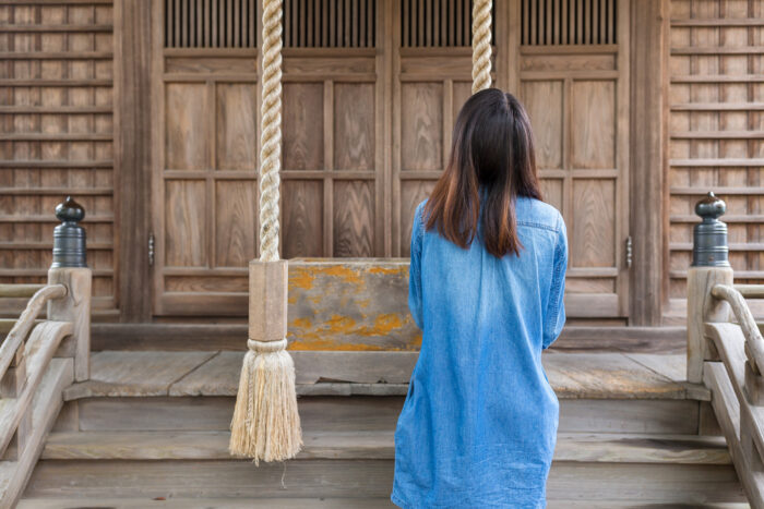 縁切り神社に参拝してお願いする