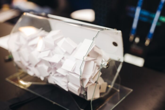 抽選会の前を通りかかり…