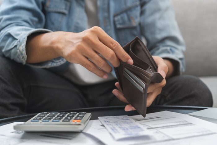 悪いお金の使い方をしている