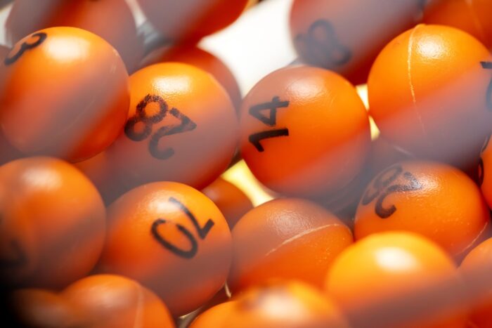 ロト6は当たる人が決まっている？抽選方法の仕組みや当たった人の数字の選び方！