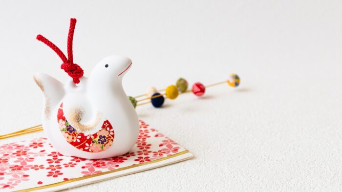 ②境内に白蛇が! ②境内に白蛇が!